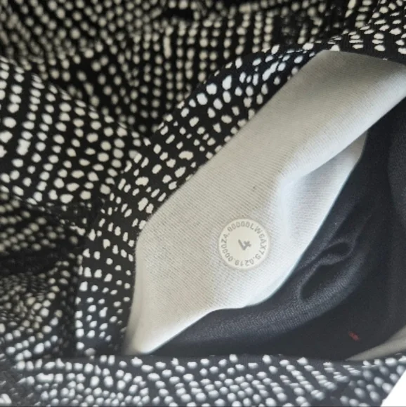 Lululemon athletica Final LapCrop 23" Black and White Patterned Women's Leggings - Picture 11 of 11